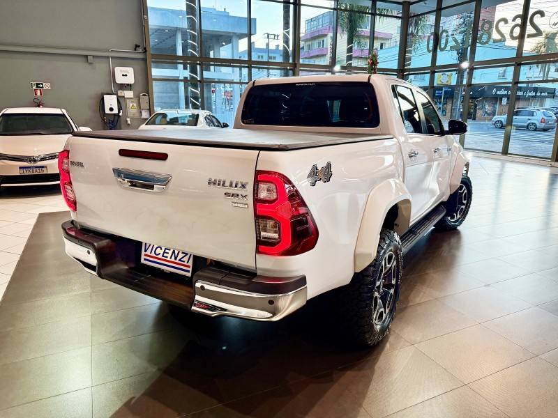 TOYOTA - HILUX - 2024/2024 - Branca - R$ 298.800,00