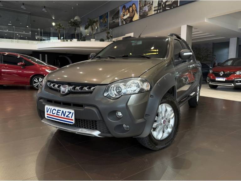 FIAT - STRADA - 2012/2013 - Cinza - R$ 58.800,00