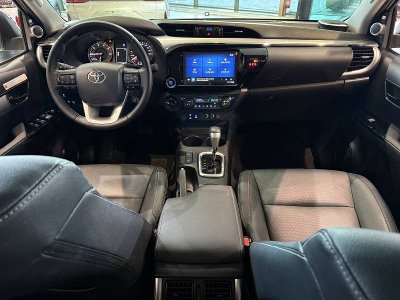 TOYOTA - HILUX - 2024/2024 - Branca - R$ 298.800,00