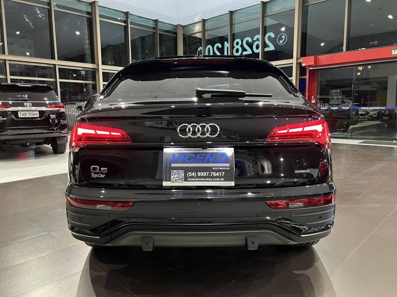 AUDI - Q5 - 2021/2022 - Preta - R$ 308.900,00