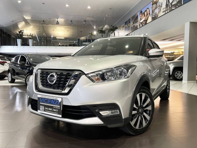 NISSAN - KICKS - 2017/2018 - Prata - R$ 88.800,00