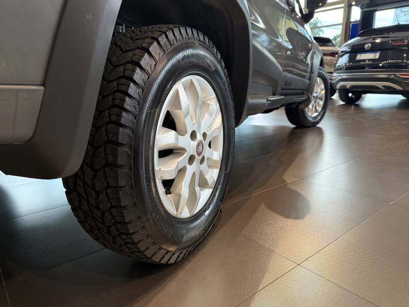 FIAT - STRADA - 2012/2013 - Cinza - R$ 58.800,00