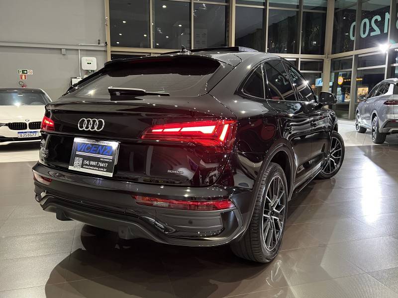 AUDI - Q5 - 2021/2022 - Preta - R$ 308.900,00
