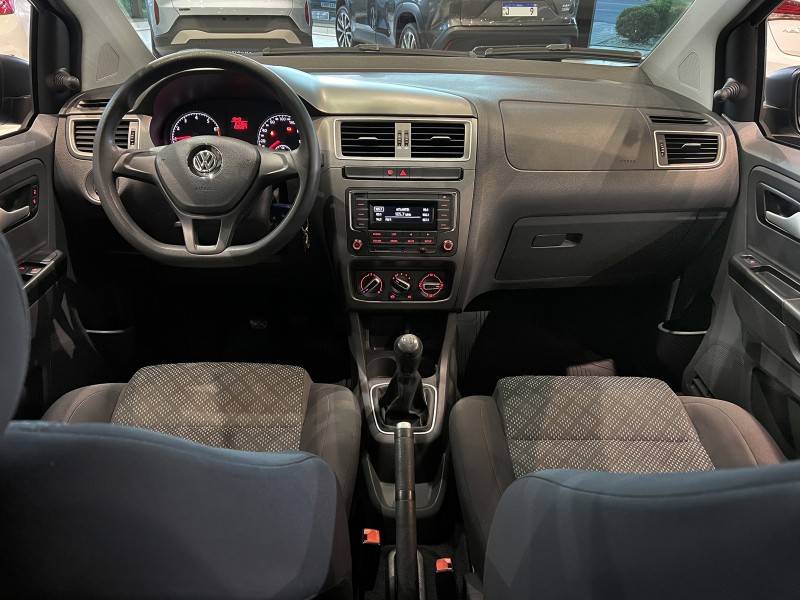 VOLKSWAGEN - FOX - 2016/2017 - Preta - R$ 51.800,00