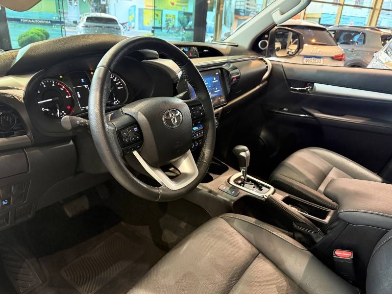 TOYOTA - HILUX - 2024/2024 - Branca - R$ 298.800,00
