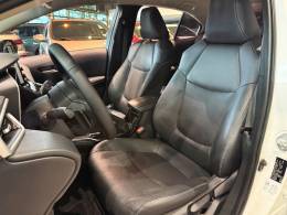 TOYOTA - COROLLA - 2022/2023 - Branca - R$ 125.800,00