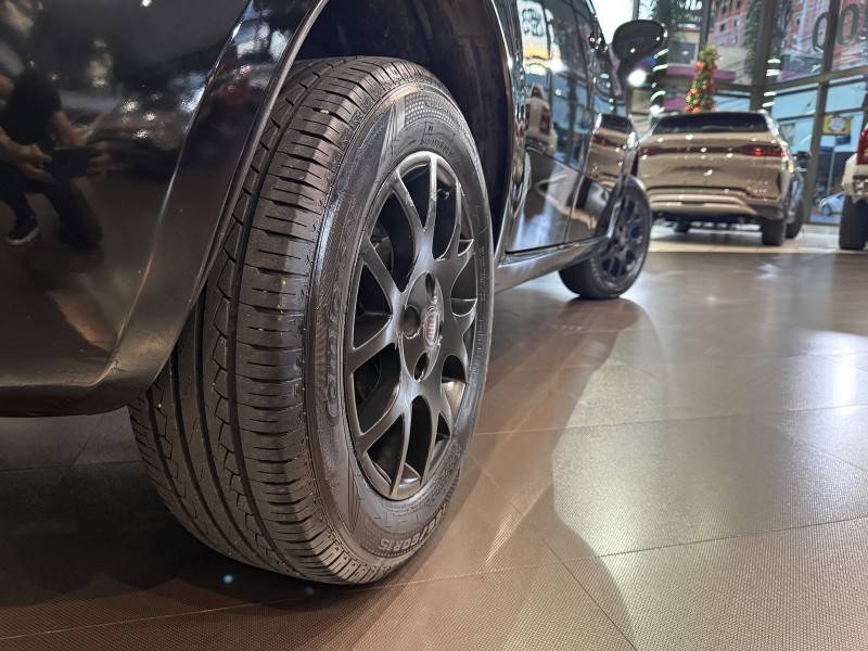 FIAT - PUNTO - 2009/2010 - Preta - R$ 29.500,00