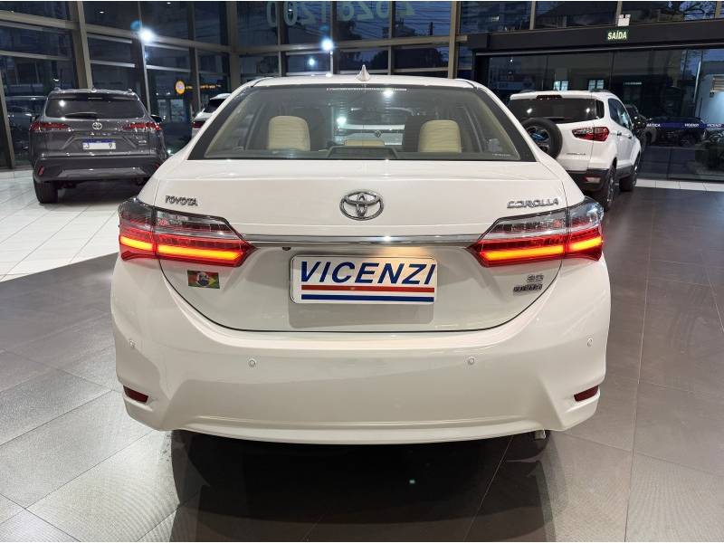 TOYOTA - COROLLA - 2018/2018 - Branca - R$ 111.800,00