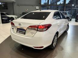 TOYOTA - YARIS - 2021/2022 - Branca - R$ 88.500,00
