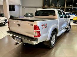 TOYOTA - HILUX - 2011/2012 - Prata - R$ 127.500,00