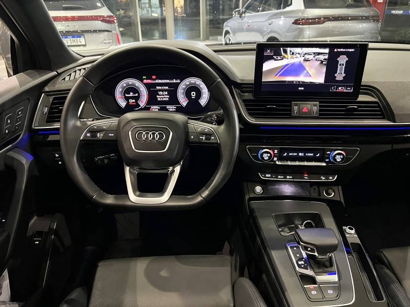 AUDI - Q5 - 2021/2022 - Preta - R$ 308.900,00