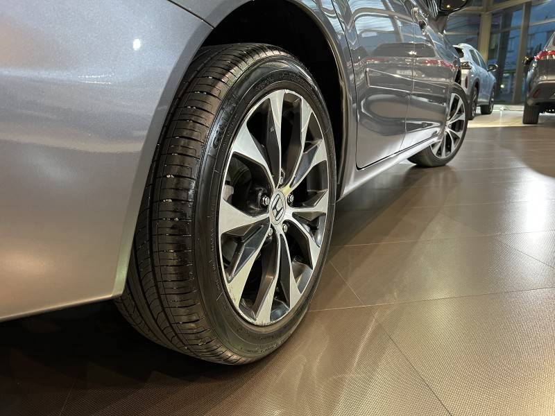 HONDA - CIVIC - 2015/2016 - Cinza - R$ 83.800,00