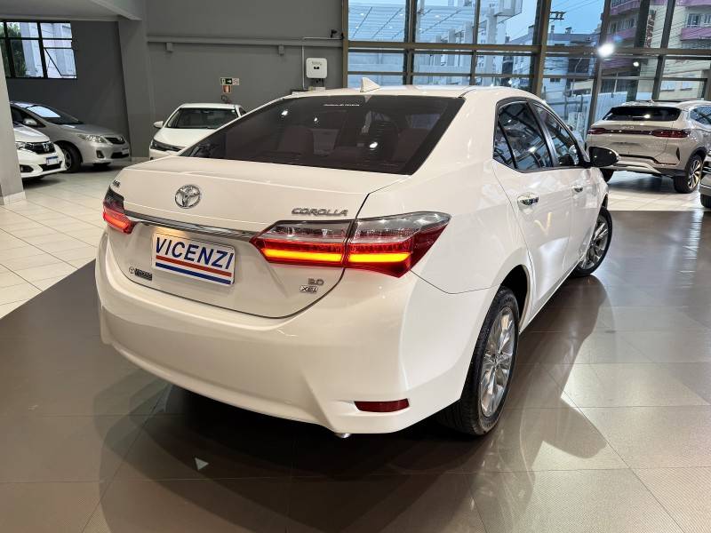 TOYOTA - COROLLA - 2018/2018 - Branca - R$ 102.800,00