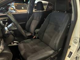 TOYOTA - YARIS - 2021/2022 - Branca - R$ 88.500,00