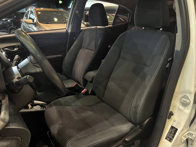 TOYOTA - YARIS - 2021/2022 - Branca - R$ 88.500,00
