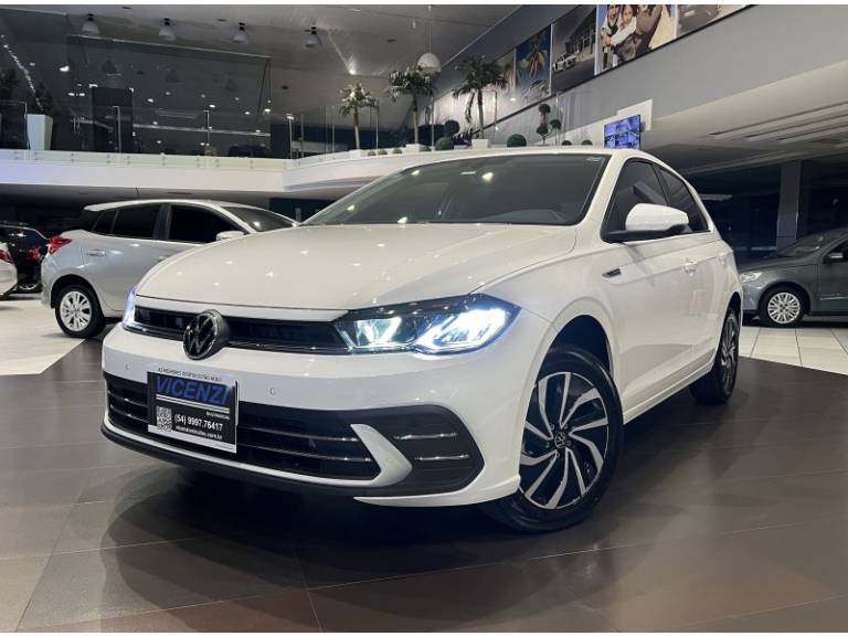 VOLKSWAGEN - POLO - 2023/2024 - Branca - R$ 108.800,00