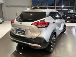 NISSAN - KICKS - 2017/2018 - Prata - R$ 88.800,00