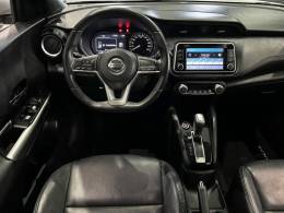 NISSAN - KICKS - 2017/2018 - Prata - R$ 88.800,00