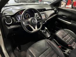 NISSAN - KICKS - 2017/2018 - Prata - R$ 88.800,00