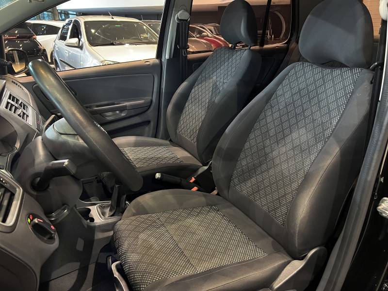 VOLKSWAGEN - FOX - 2016/2017 - Preta - R$ 51.800,00