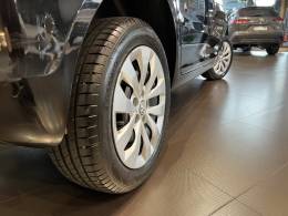 VOLKSWAGEN - FOX - 2016/2017 - Preta - R$ 51.800,00