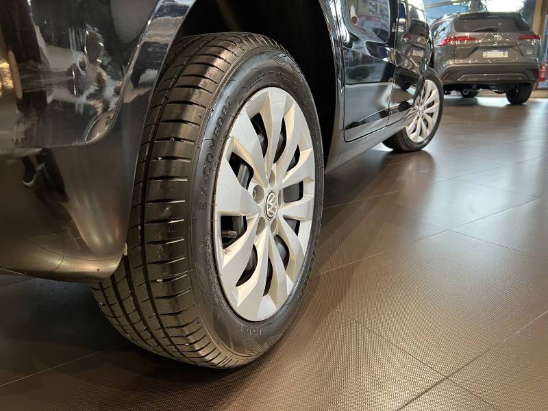 VOLKSWAGEN - FOX - 2016/2017 - Preta - R$ 51.800,00