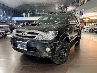 TOYOTA - HILUX SW4 - 2008/2008 - Preta - R$ 98.800,00