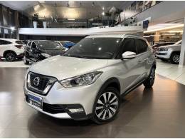 NISSAN - KICKS - 2017/2018 - Prata - R$ 88.800,00
