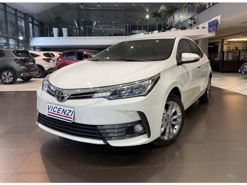 TOYOTA - COROLLA - 2018/2018 - Branca - R$ 102.800,00