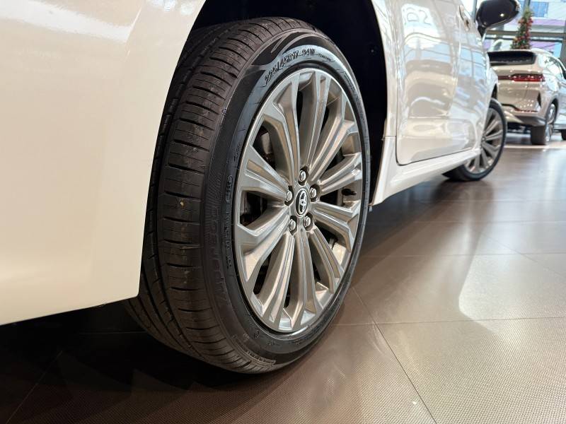 TOYOTA - COROLLA - 2022/2023 - Branca - R$ 125.800,00