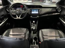 NISSAN - KICKS - 2017/2018 - Prata - R$ 88.800,00