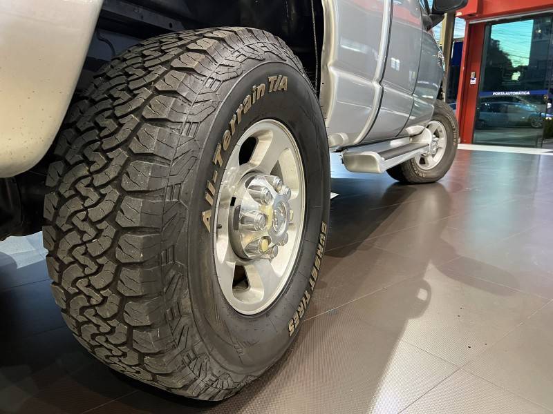 DODGE - RAM - 2008/2008 - Prata - R$ 141.000,00