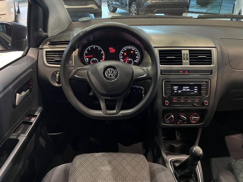 VOLKSWAGEN - FOX - 2016/2017 - Preta - R$ 51.800,00
