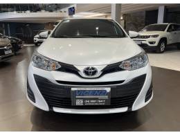 TOYOTA - YARIS - 2021/2022 - Branca - R$ 88.500,00